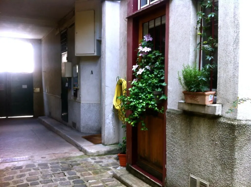 Urban Chic Montmartre Loft